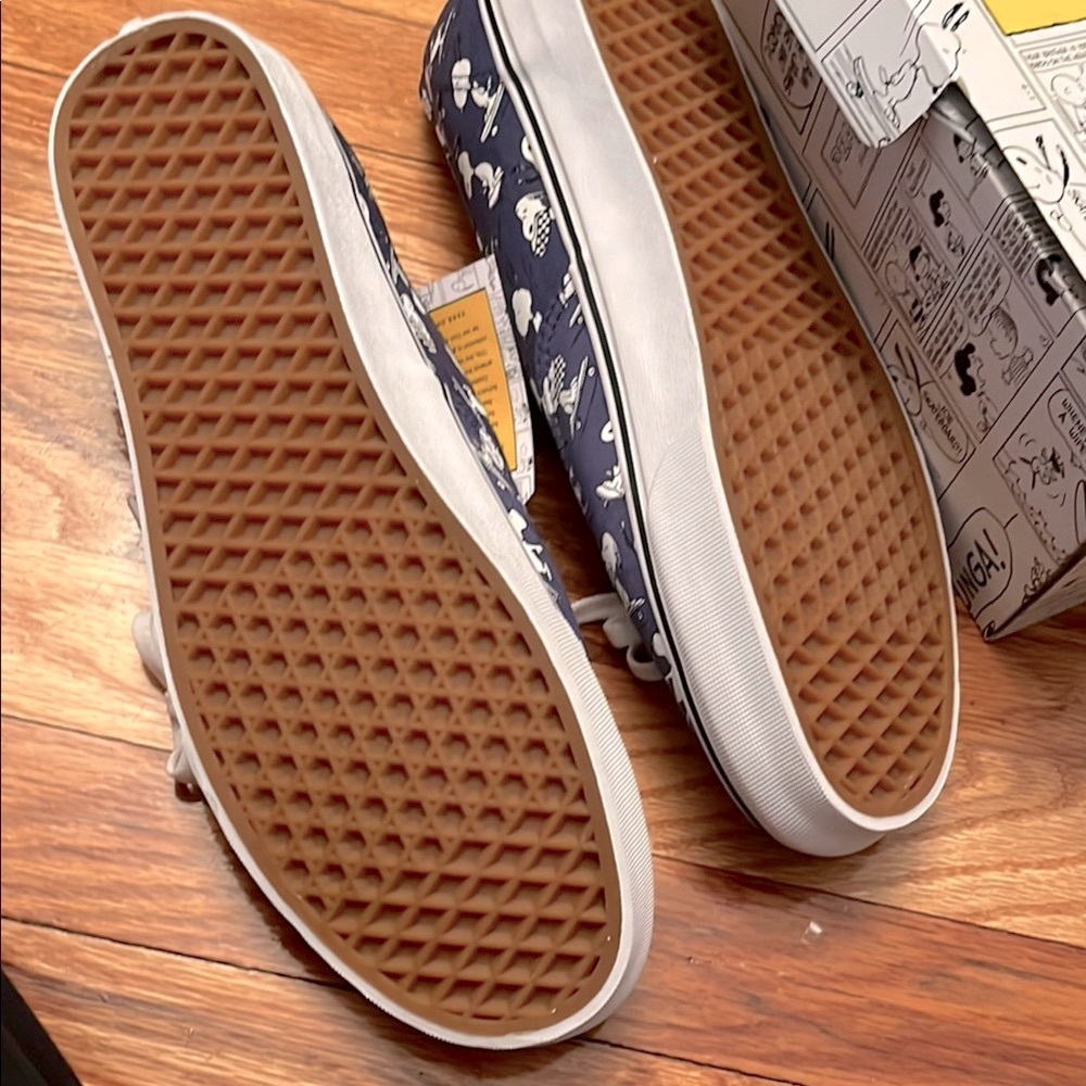 NIB Vans Men’s Peanuts/Snoopy navy and white sneakers in size 13 - Picture 6 of 9